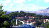 Benetti Motor Yacht Reverie anchored